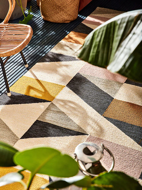 Scion Nuevo Blush Outdoor Rug 426102